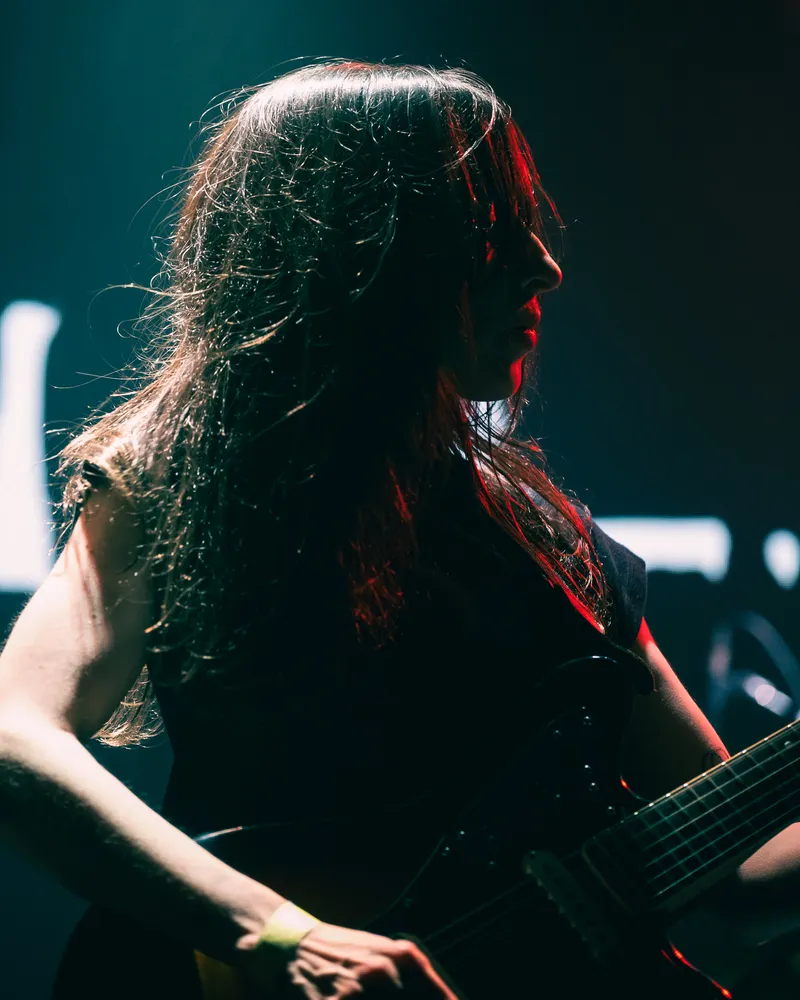 Fotografía en vivo de Riel en recital