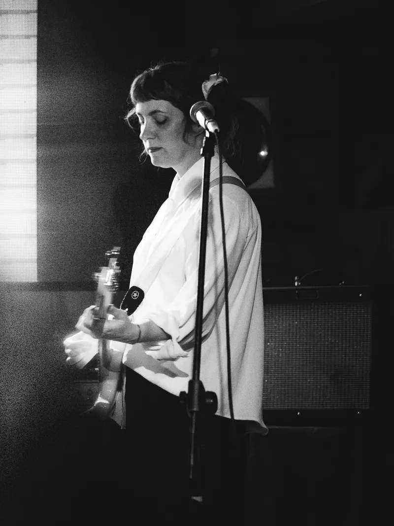 Fotografía en vivo de Tigre Ulli en recital